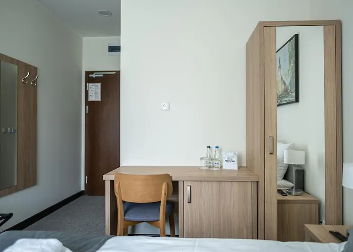 Dwor Skrzynki Szálloda *