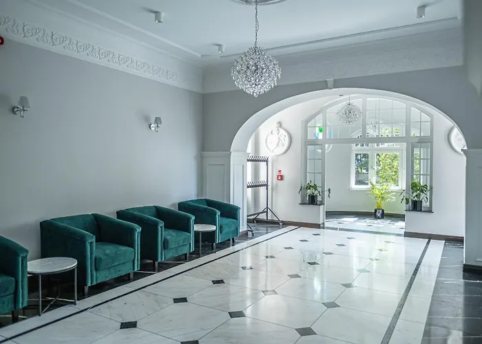 Dwor Skrzynki Szálloda Skrzynki (Poznan)